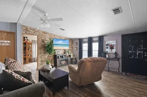 122 Leisure World Drive N Debary FL 32713