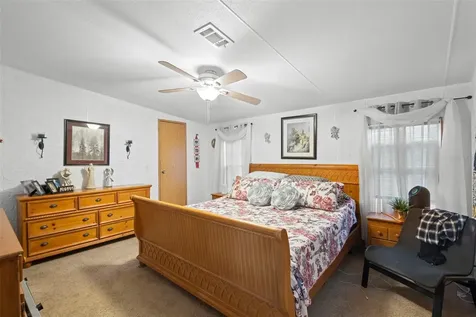 122 Leisure World Drive N Debary FL 32713