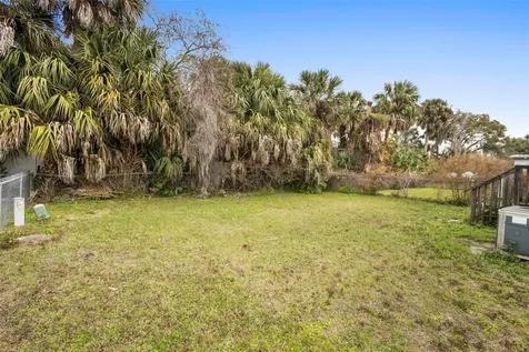 122 Leisure World Drive N Debary FL 32713