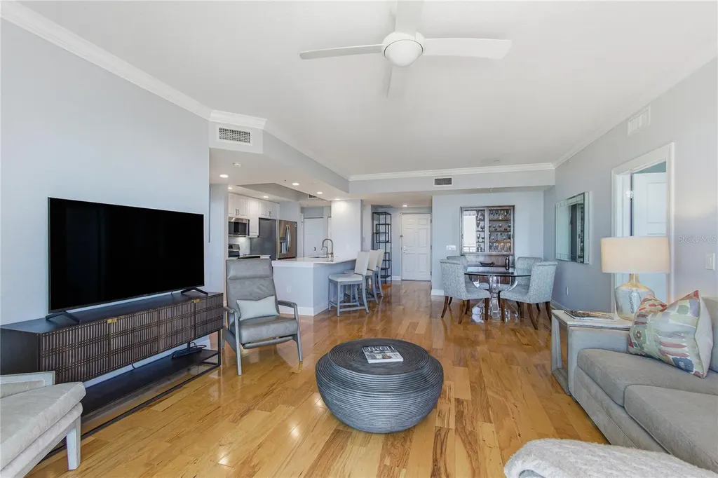 800 N Tamiami Trail Sarasota FL 34236