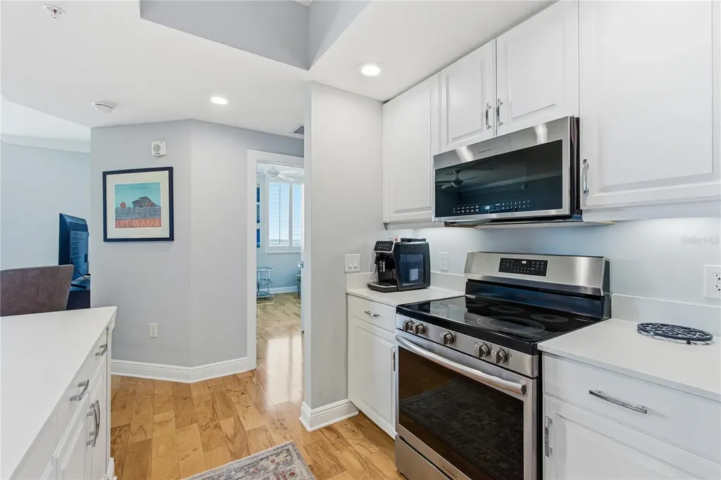 800 N Tamiami Trail Sarasota FL 34236