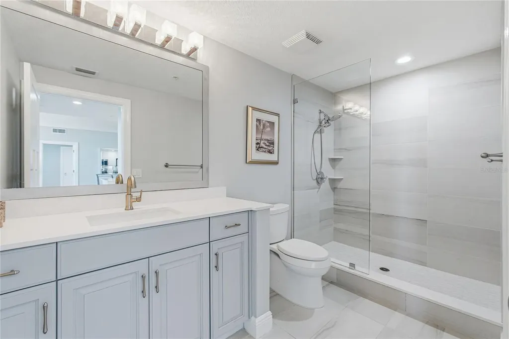 800 N Tamiami Trail Sarasota FL 34236