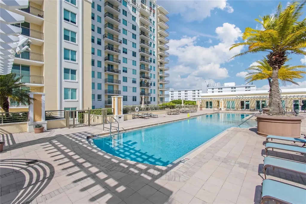 800 N Tamiami Trail Sarasota FL 34236
