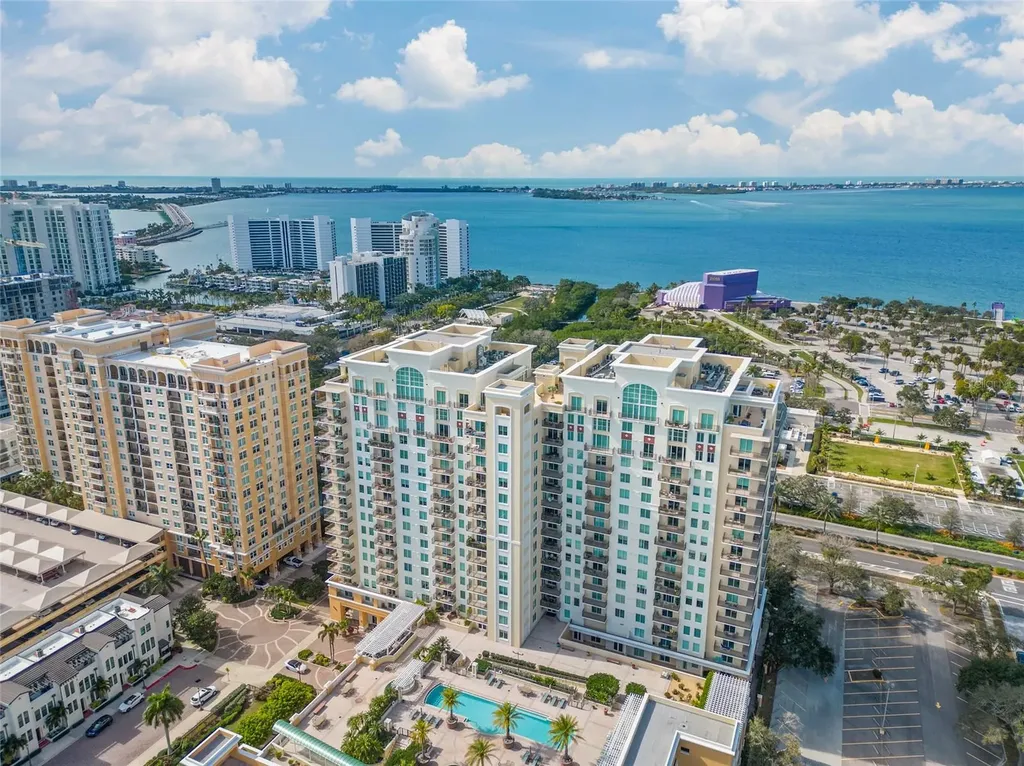 800 N Tamiami Trail Sarasota FL 34236