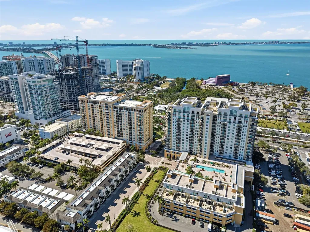 800 N Tamiami Trail Sarasota FL 34236
