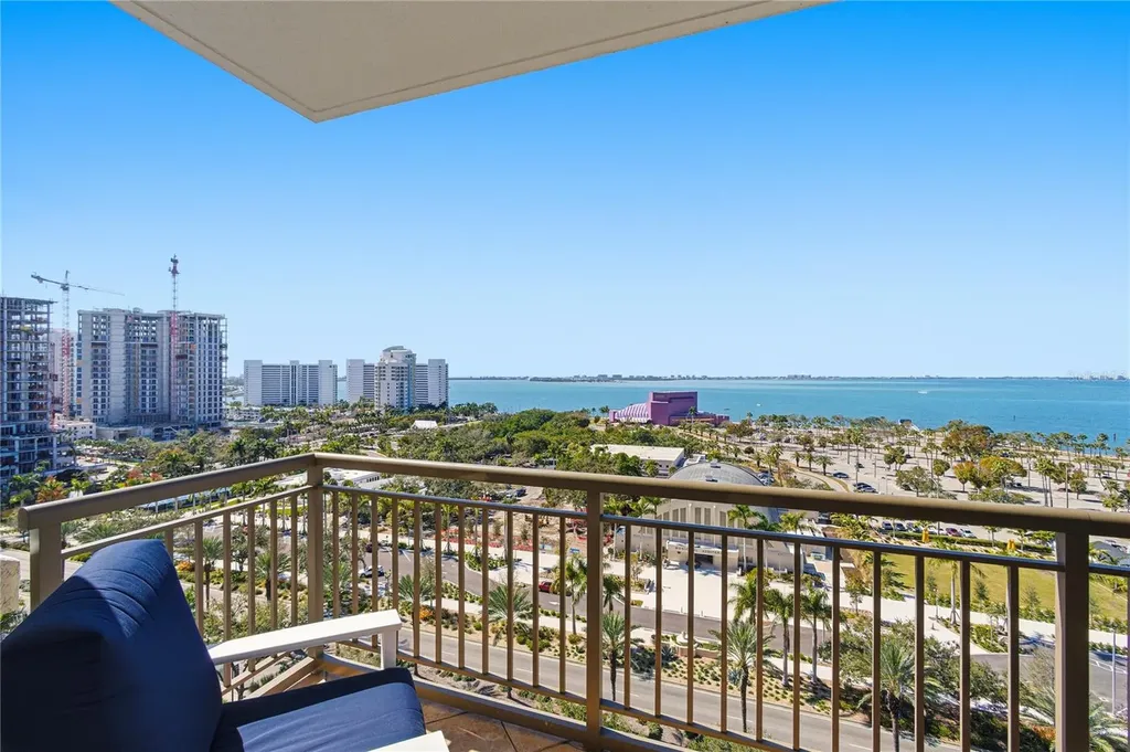 800 N Tamiami Trail Sarasota FL 34236