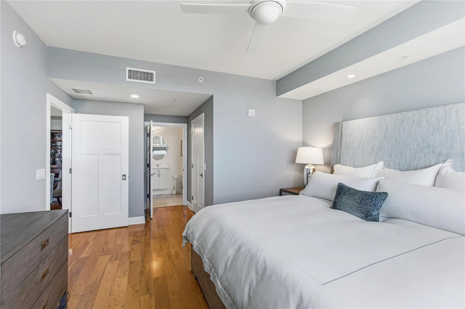 800 N Tamiami Trail Sarasota FL 34236