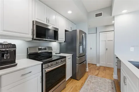 800 N Tamiami Trail Sarasota FL 34236