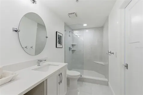 800 N Tamiami Trail Sarasota FL 34236