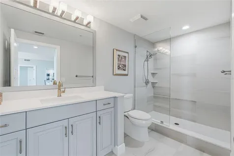800 N Tamiami Trail Sarasota FL 34236
