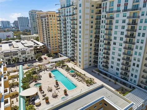 800 N Tamiami Trail Sarasota FL 34236