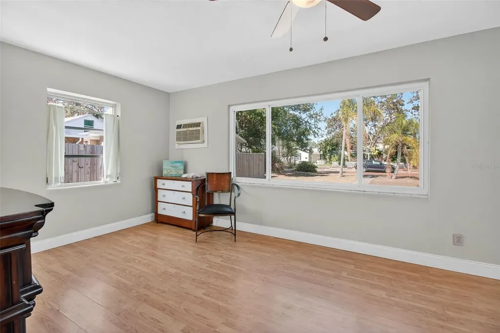 6372 4th Avenue S St Petersburg FL 33707
