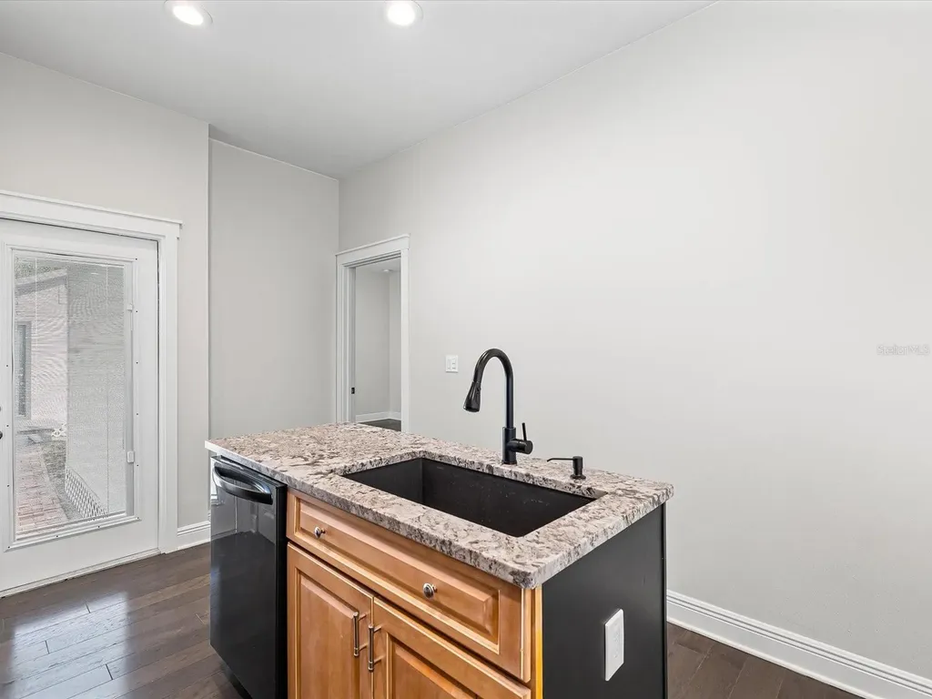 2107 W Cherry Street Tampa FL 33607
