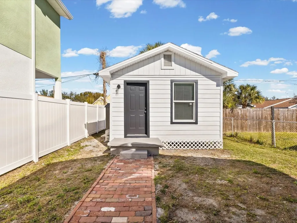 2107 W Cherry Street Tampa FL 33607
