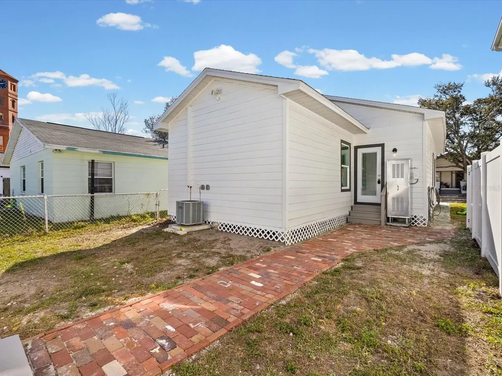 2107 W Cherry Street Tampa FL 33607