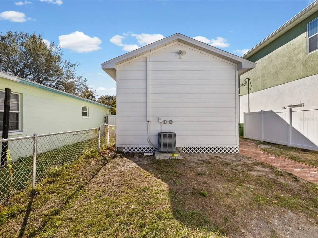 2107 W Cherry Street Tampa FL 33607
