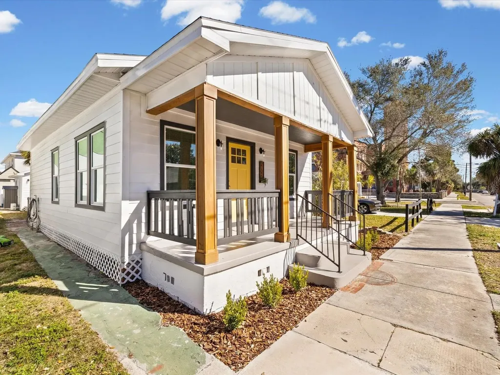 2107 W Cherry Street Tampa FL 33607