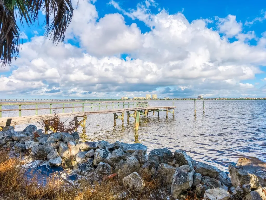 1401 1st Avenue E Bradenton FL 34208