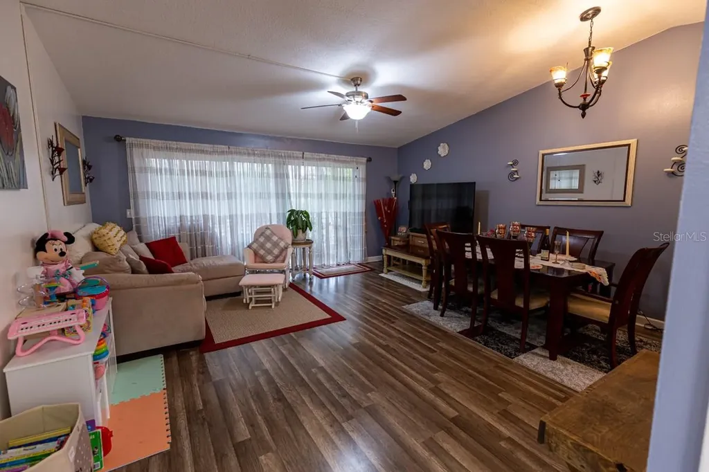 9834 87th Street Seminole FL 33777