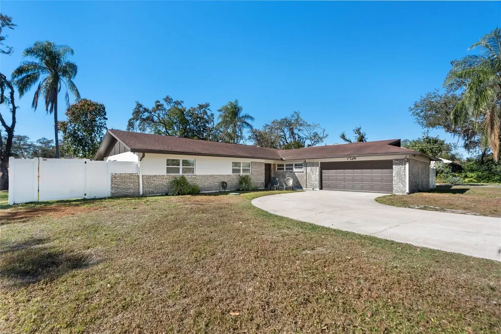 7124 Wrenwood Circle Tampa FL 33617
