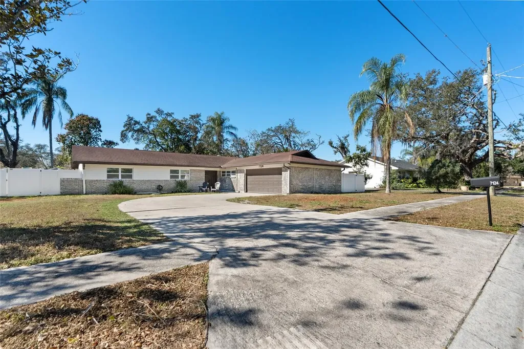7124 Wrenwood Circle Tampa FL 33617
