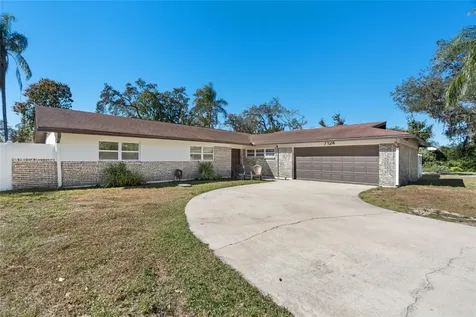 7124 Wrenwood Circle Tampa FL 33617