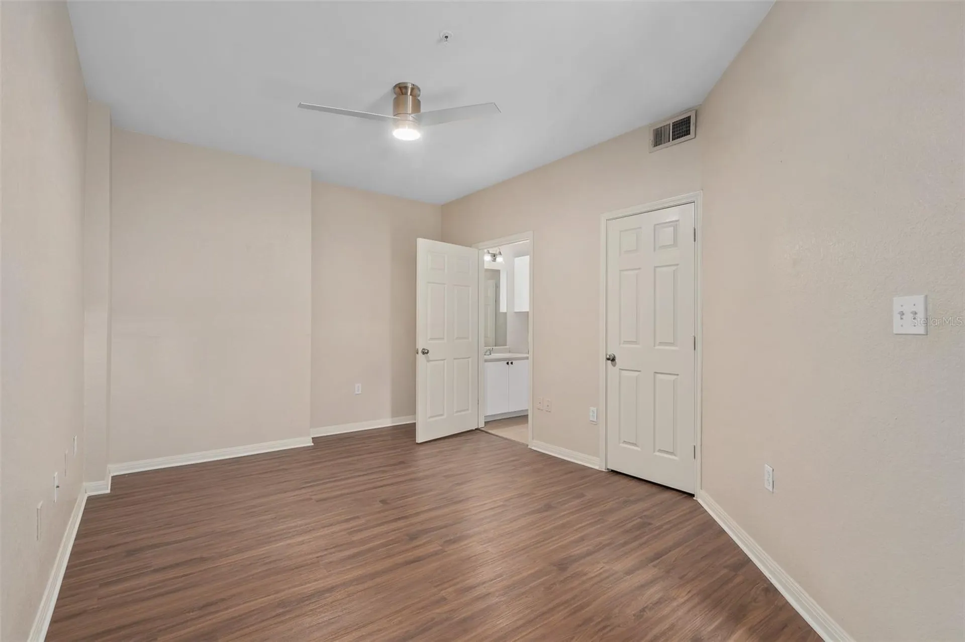 911 N Orange Orlando FL 32801