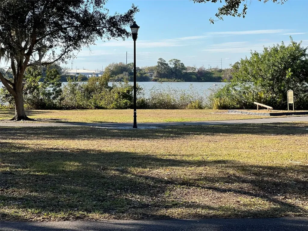2208 Lake Boulevard Winter Haven FL 33881