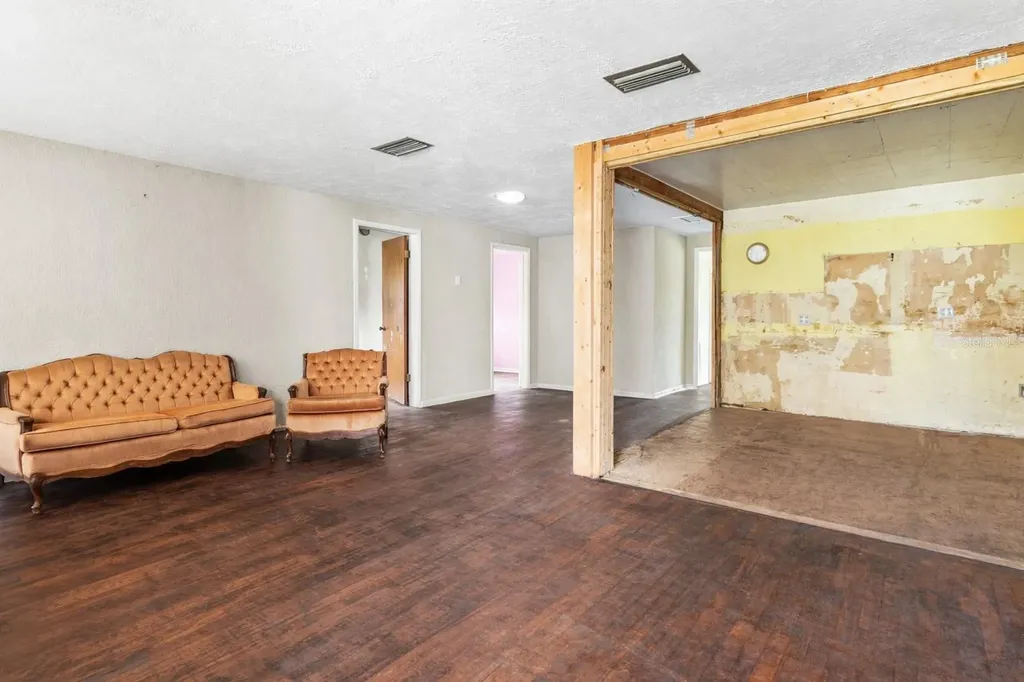 4402 W Lancaster Street Tampa FL 33616
