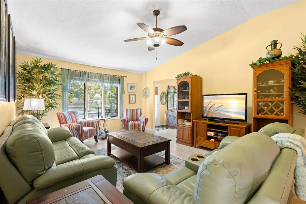 1013 Caravel Court Tarpon Springs FL 34689