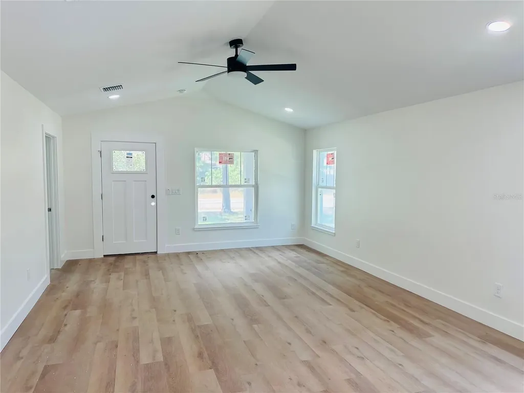 3837 44th Avenue N St Petersburg FL 33714