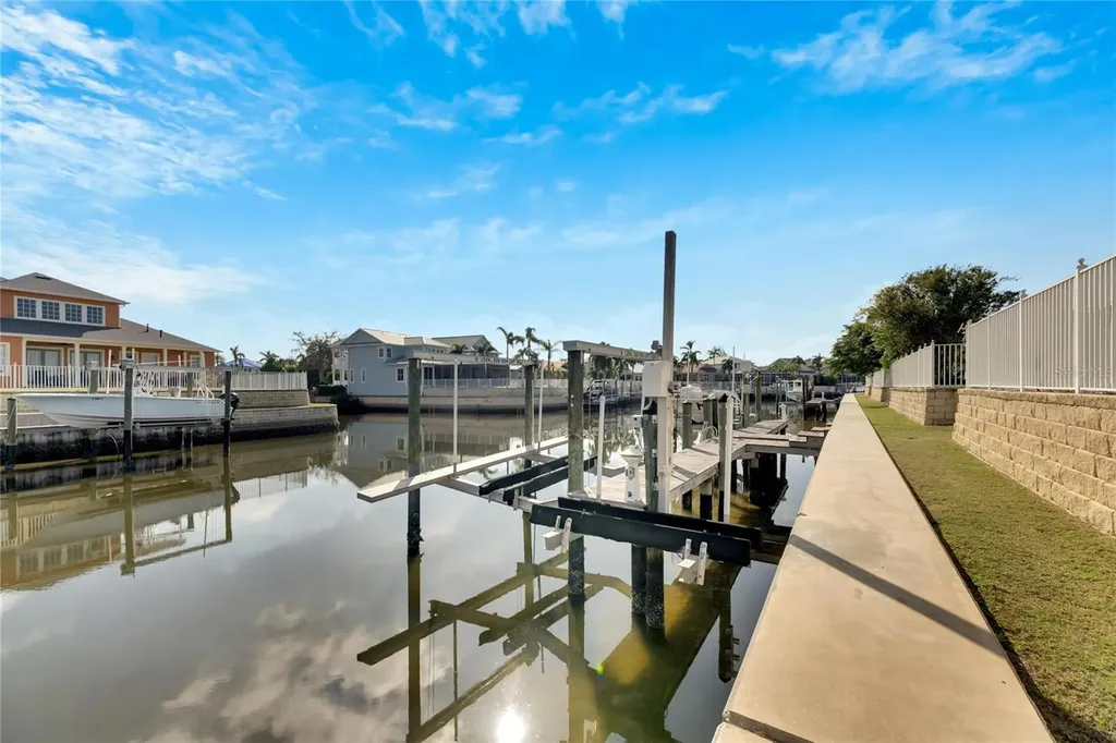528 Islebay Drive Apollo Beach FL 33572