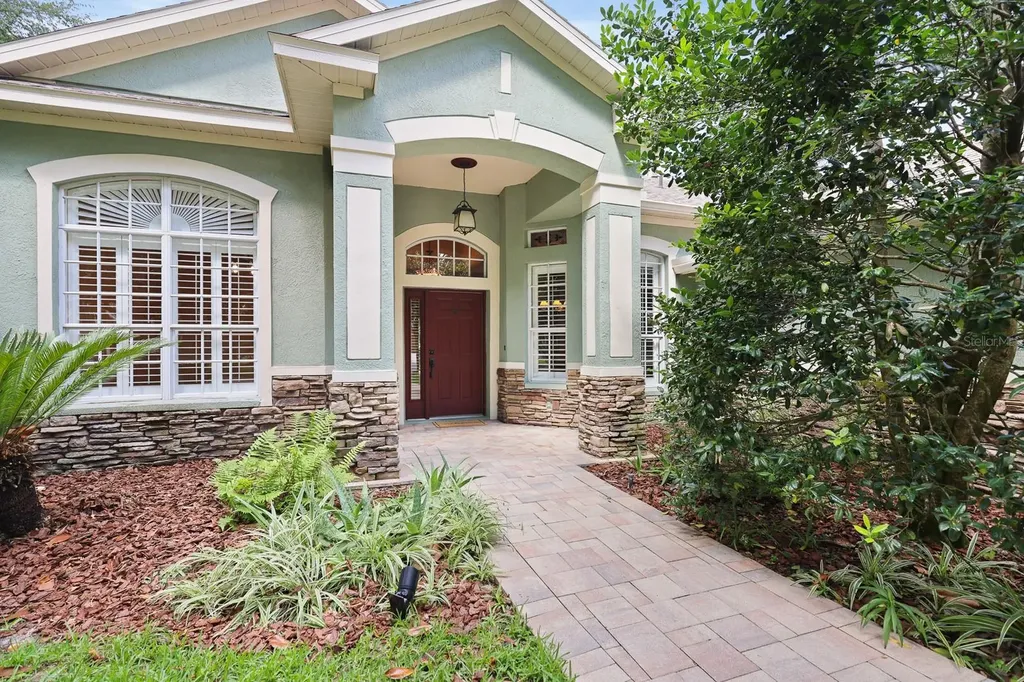 15239 Kestrelrise Drive Lithia FL 33547
