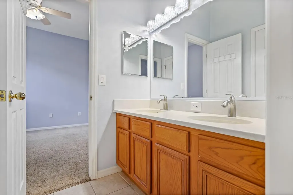 15239 Kestrelrise Drive Lithia FL 33547