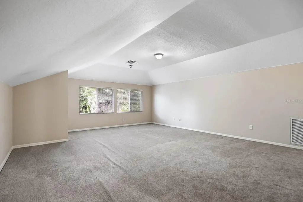 15239 Kestrelrise Drive Lithia FL 33547