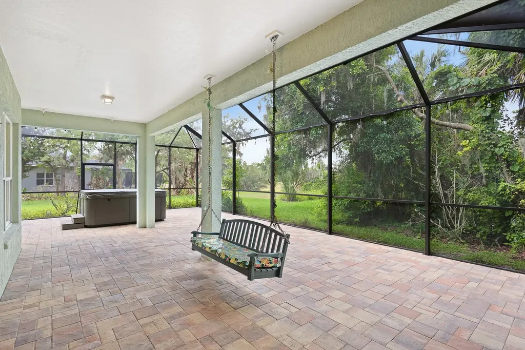 15239 Kestrelrise Drive Lithia FL 33547