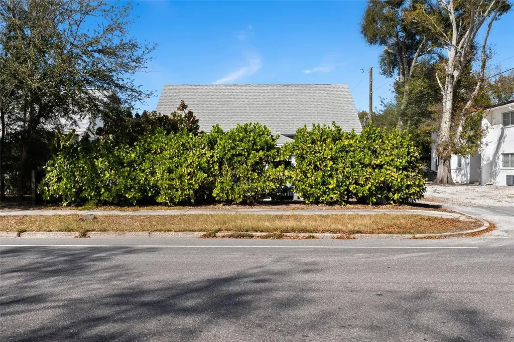 783 30th Avenue N St Petersburg FL 33704