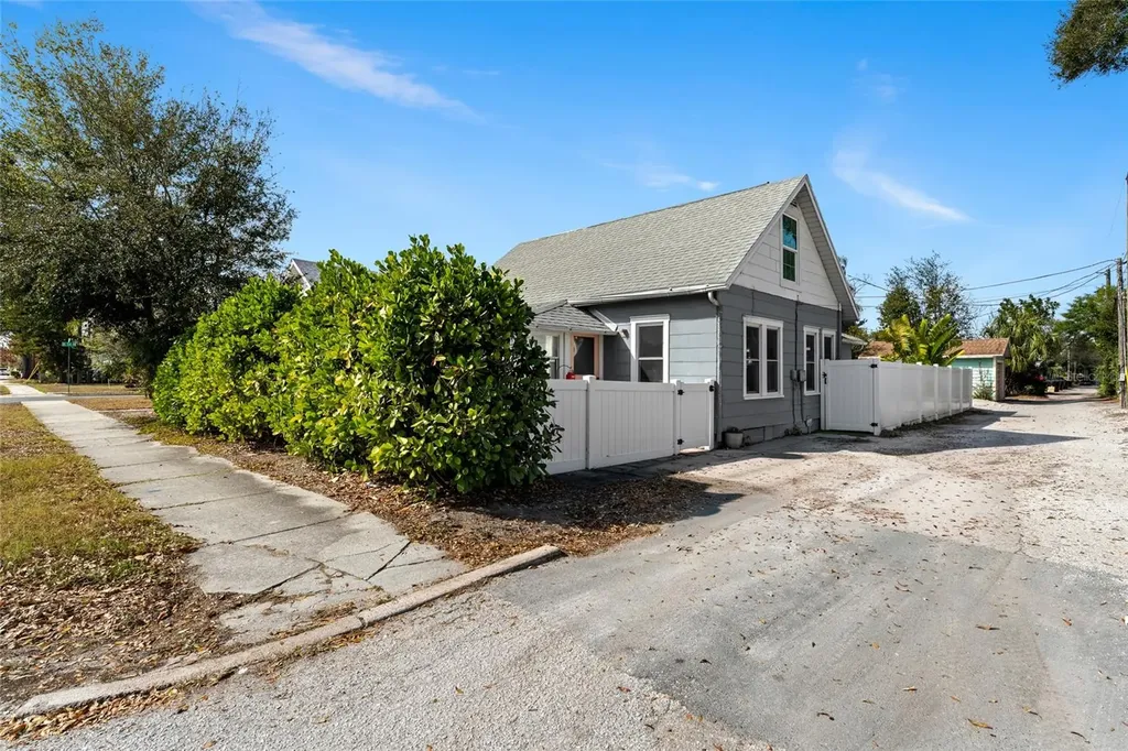 783 30th Avenue N St Petersburg FL 33704