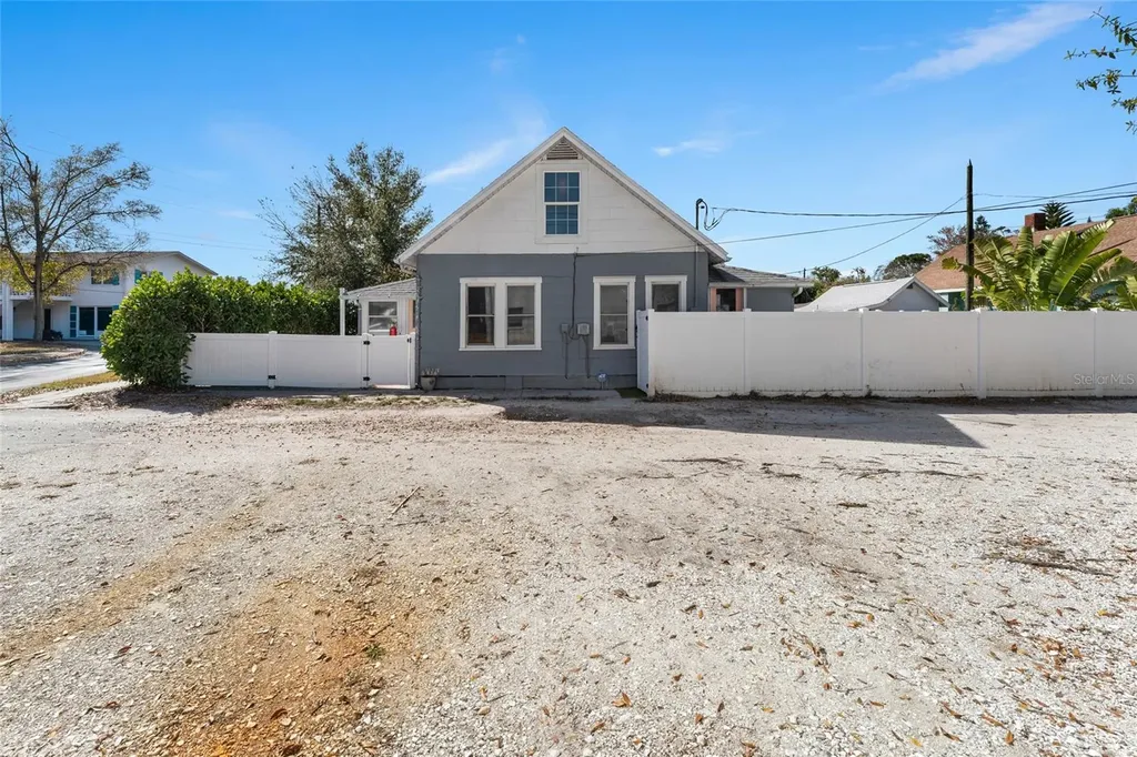783 30th Avenue N St Petersburg FL 33704