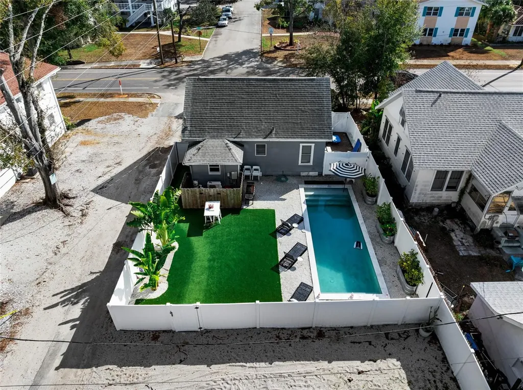 783 30th Avenue N St Petersburg FL 33704