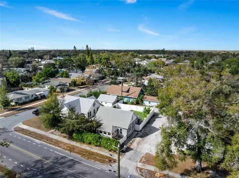 783 30th Avenue N St Petersburg FL 33704