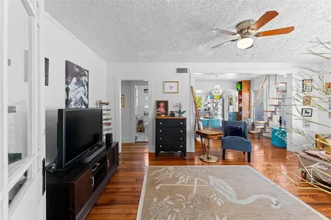 783 30th Avenue N St Petersburg FL 33704