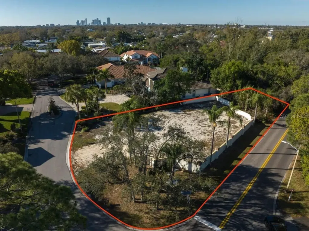 4690 Laurel Oak Lane NE St Petersburg FL 33703