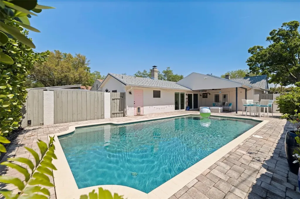 1610 14th Street N St Petersburg FL 33704
