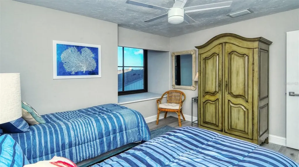 1255 E Peppertree Drive Sarasota FL 34242
