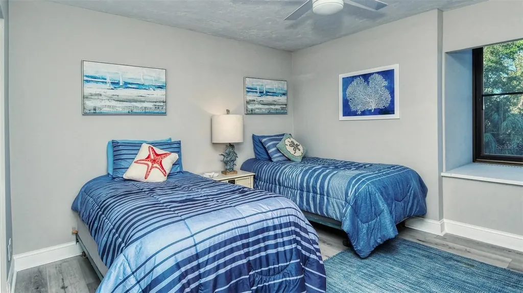 1255 E Peppertree Drive Sarasota FL 34242