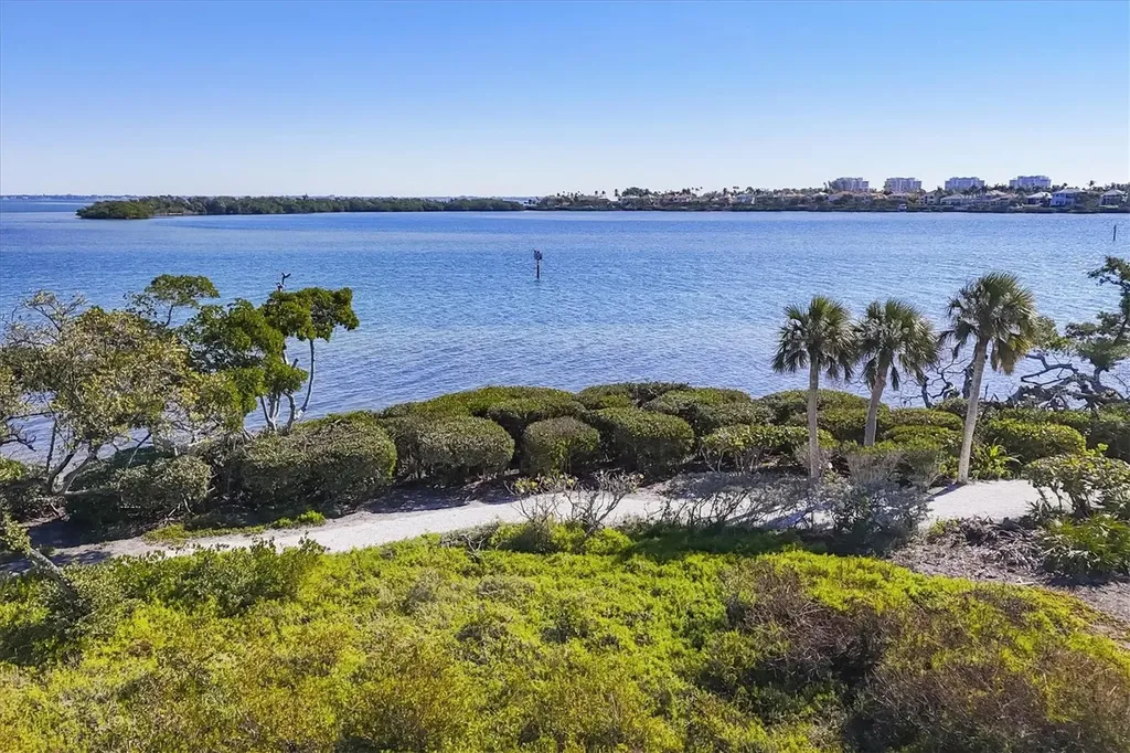 825 Bayport Way Longboat Key FL 34228