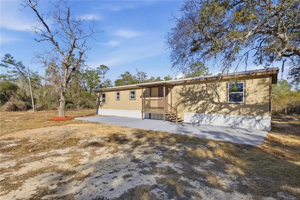 19661 SE 94th Place Ocklawaha FL 32179