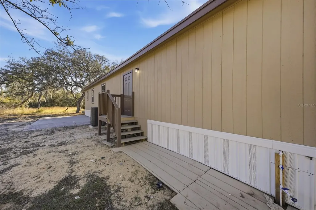 19661 SE 94th Place Ocklawaha FL 32179