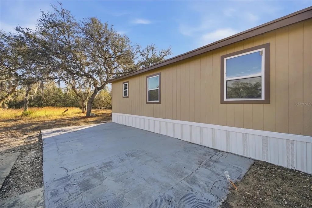 19661 SE 94th Place Ocklawaha FL 32179